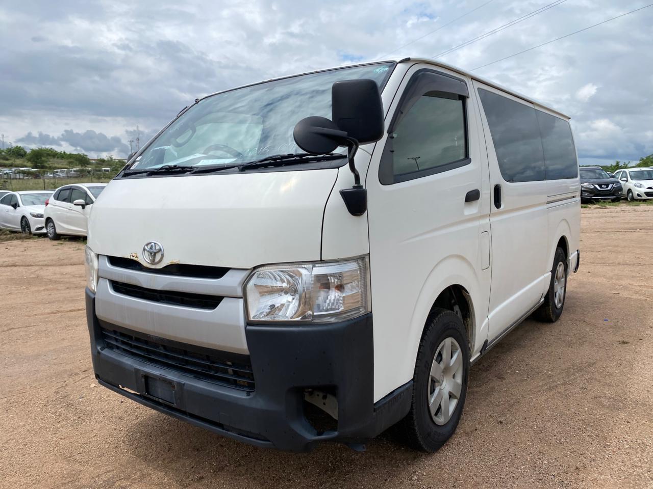 TOYOTA HIACE 2016